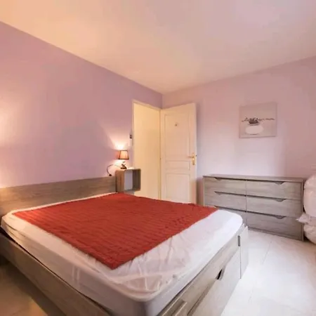 Jolie F2 Proche Commodites A 100 Metres De La Plage Saint-Raphael (Var)