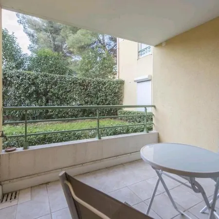 Apartment Jolie F2 Proche Commodites A 100 Metres De La Plage